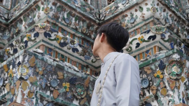 WS - Thailand Temple Pose